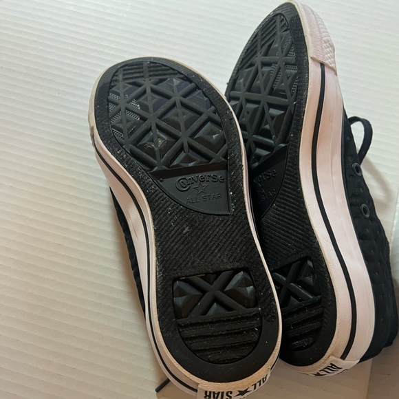 CONVERSE ALL STAR WOMEN’S SIZE 7.  BLACK ON BLACK POLKADOT PATTERN - Picture 3 of 6